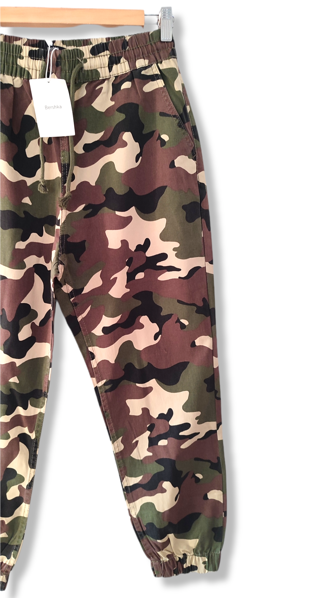 Pantalón camuflado Bershka
